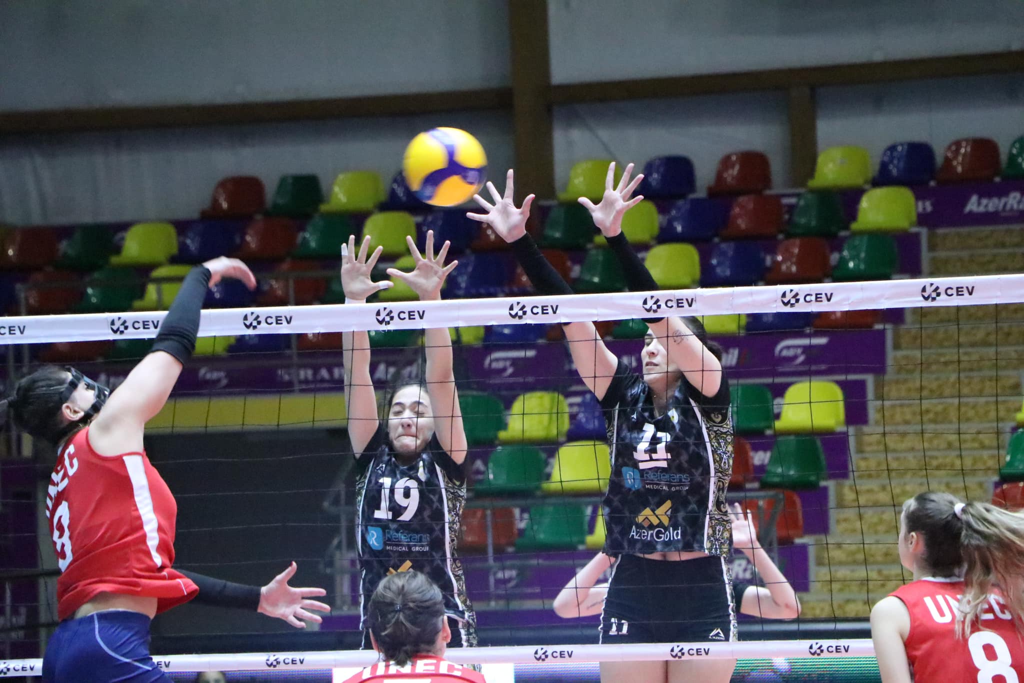 Azerreyl tay-brekdə qələbə qazandı